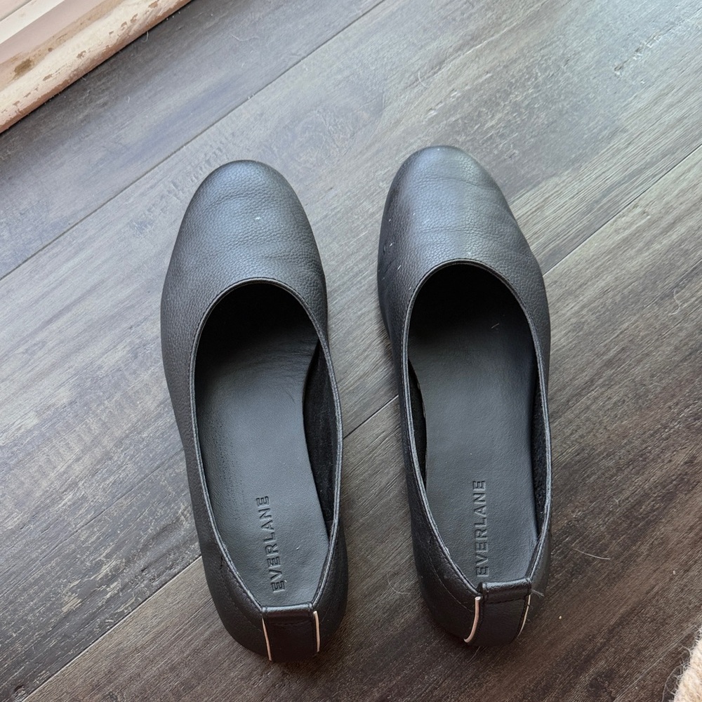 Everlane Black Leather Rounded Ballet Flats